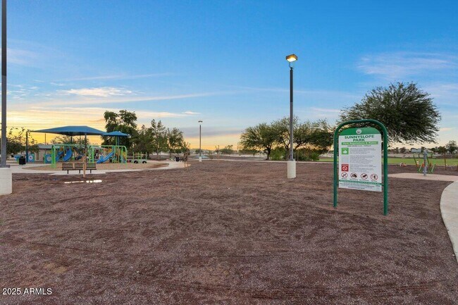 Building Photo - 7120 W Sunnyslope Ln