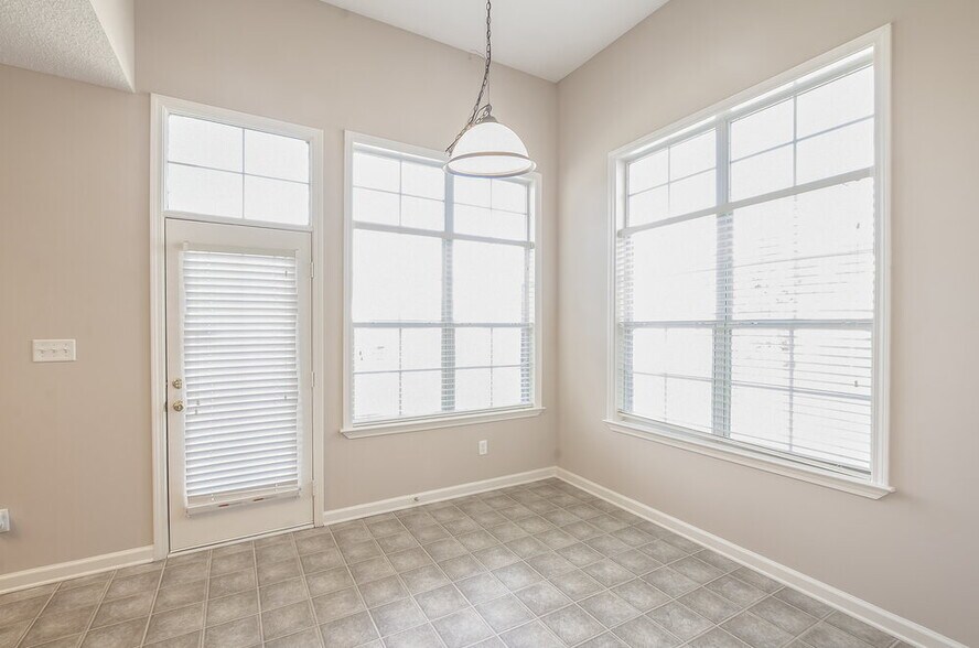Building Photo - 1132 Hoska Cove