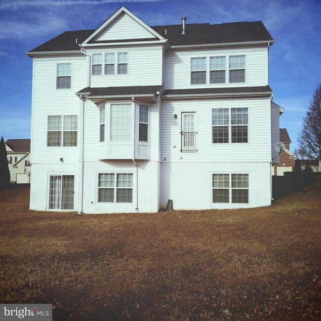 Building Photo - 3363 Oakham Mt Dr