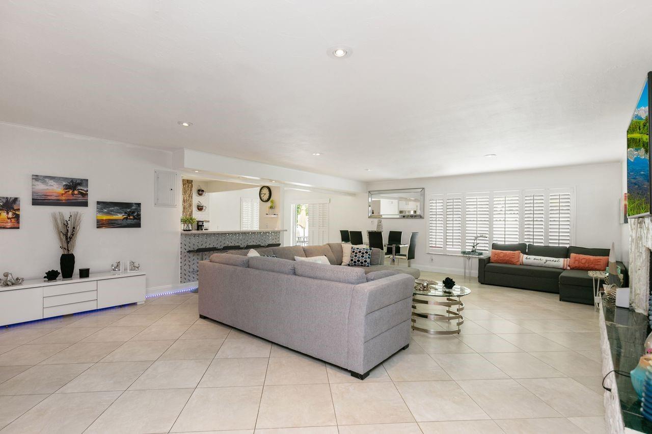 Building Photo - 1900 N Victoria Park Rd