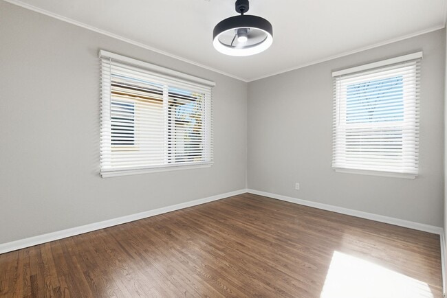 Building Photo - 3 bed/1 bath remodel within walking distance of Brookside