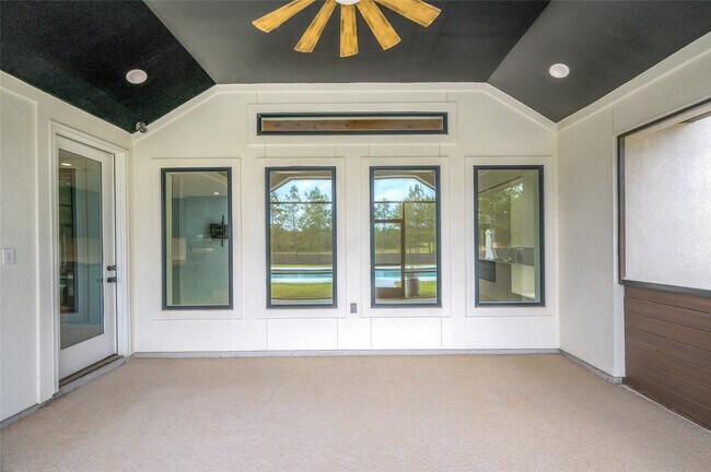 Building Photo - 15181 Frst Grv Dr