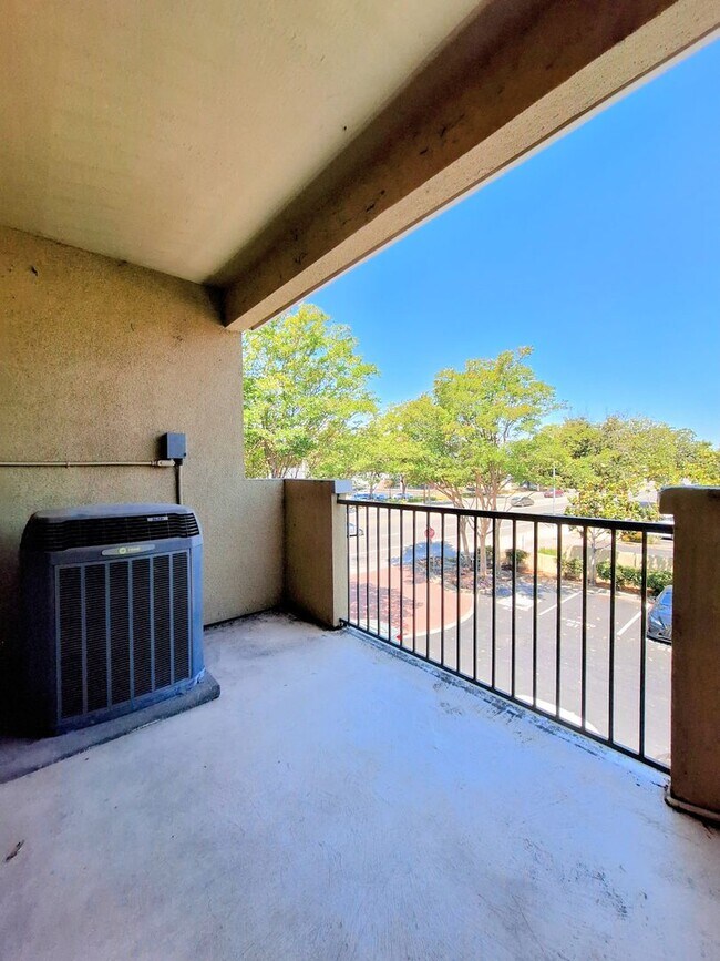 Building Photo - Beautiful Second Floor 3bd Condo w/Detached Garage & Pool