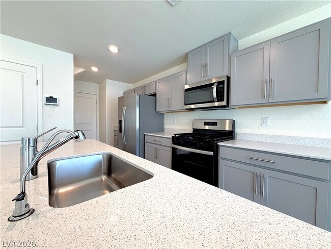 Building Photo - 5646 Mesa Sedona St