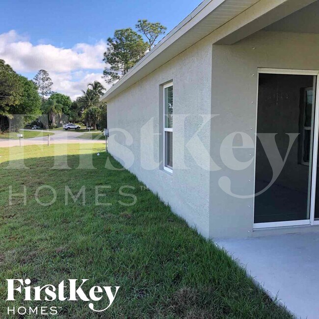 Building Photo - 2477 SW Aberdeen St