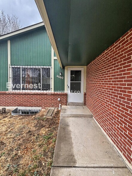 Building Photo - 4660 Anjelina Cir N