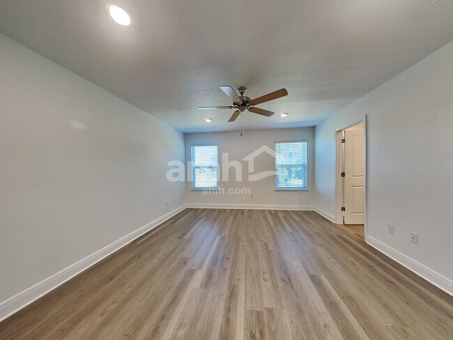 Building Photo - 6543 Atlantic Bch Ave