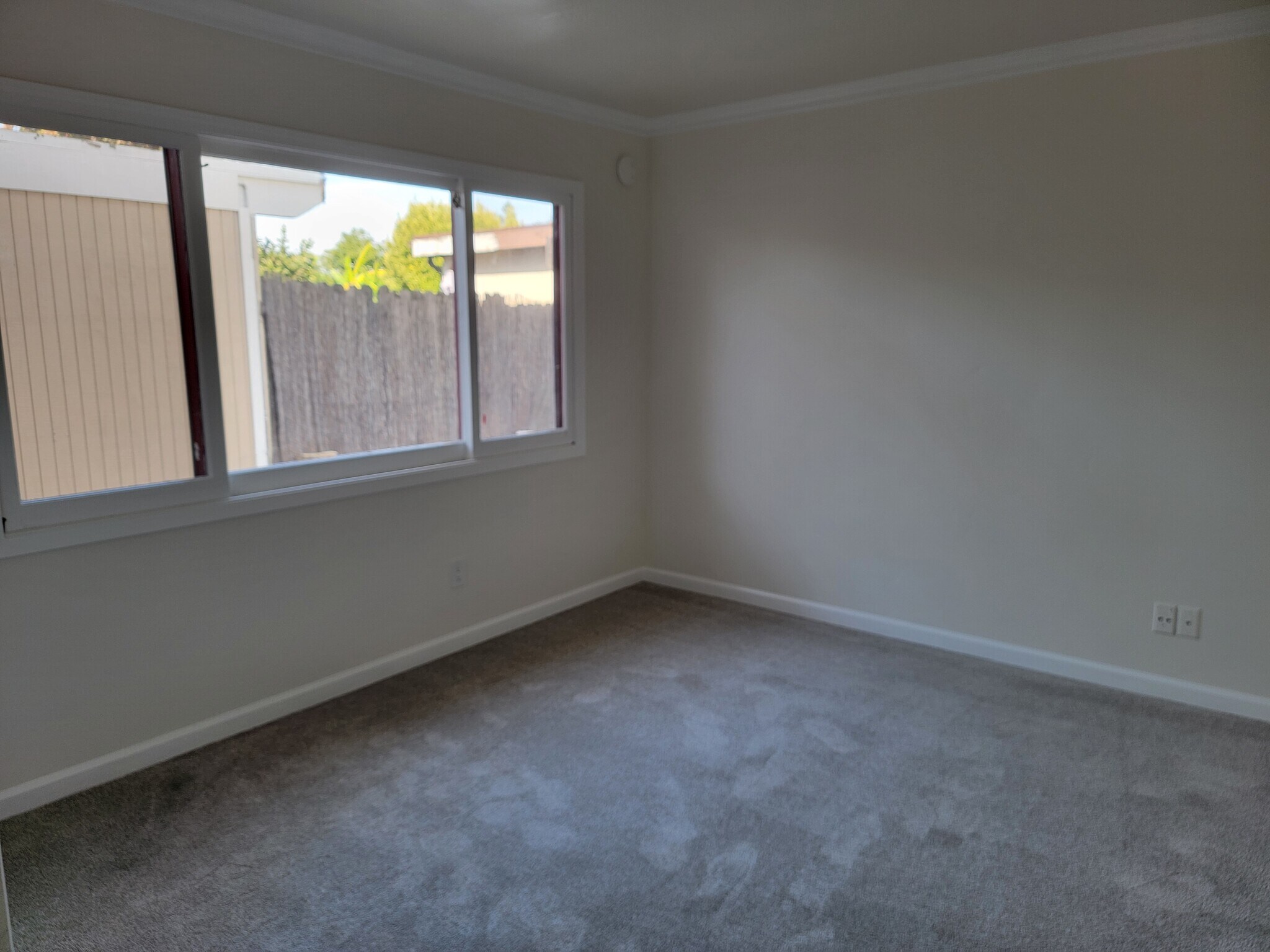 Building Photo - 641 Shalimar Dr