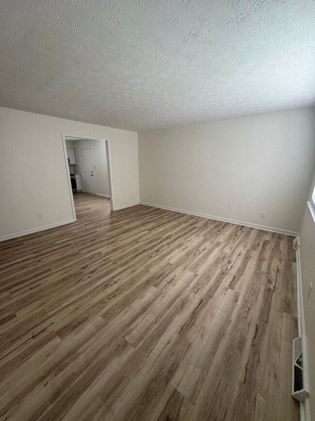 Building Photo - 425 Patrician Pl