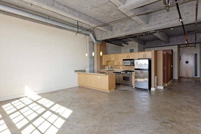 Building Photo - 201 4th St