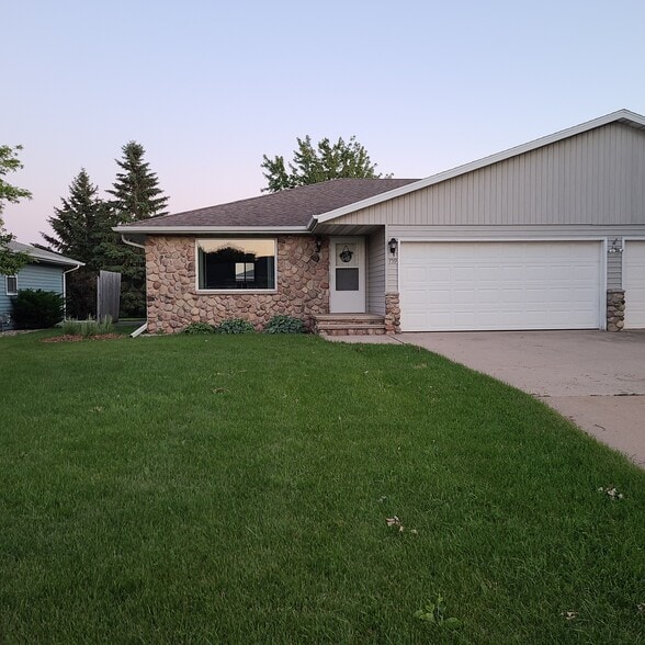 759 Trailswaossingy Lane, Fox Cr - 761 Trailsway Ln