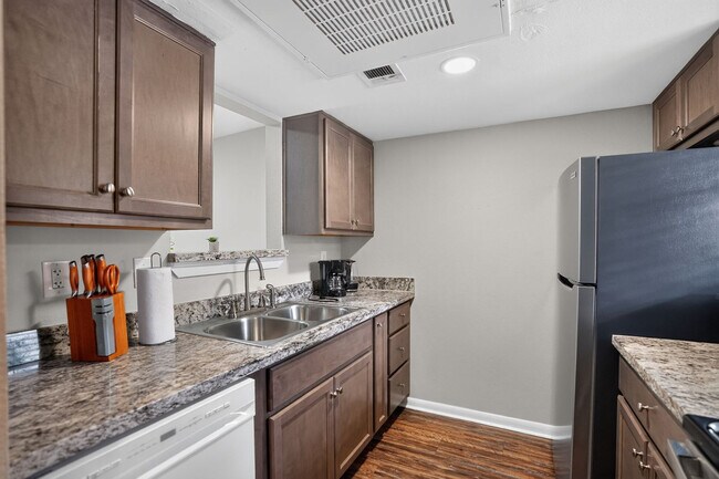 Building Photo - 5550 Folsom Dr