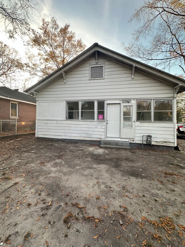 Building Photo - 617 Pender St