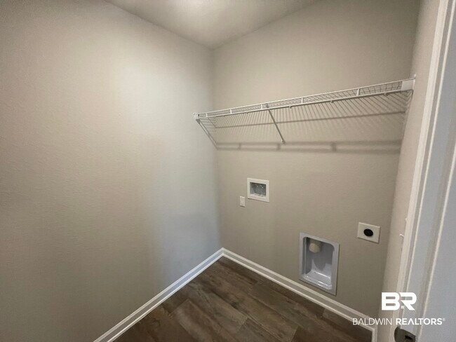 Building Photo - 213 Burnston Way
