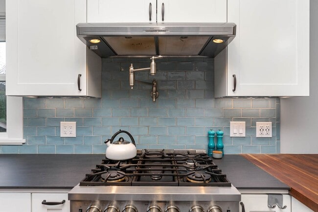 Building Photo - 4bd/3ba Seattle Home
