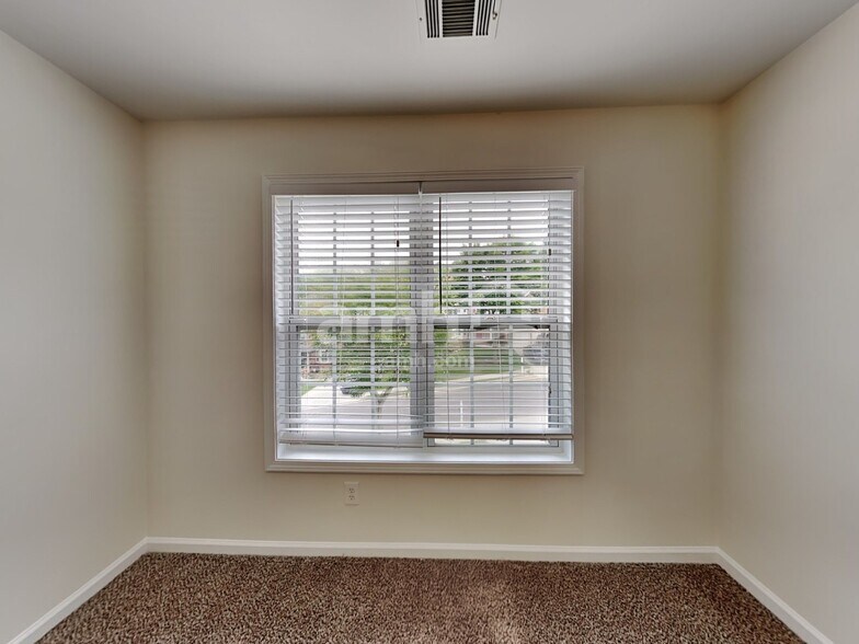 Building Photo - 2485 Chandler Grove Dr