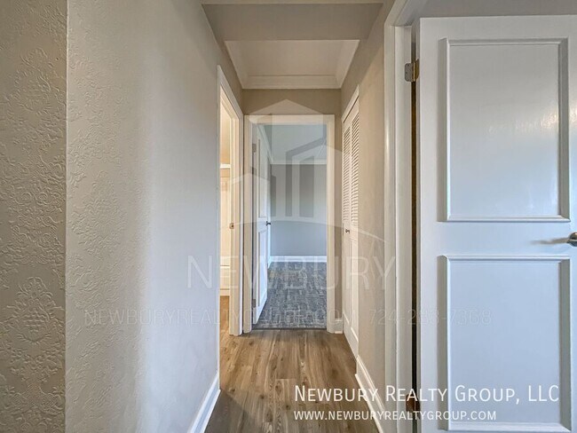 Building Photo - 530 N Main St