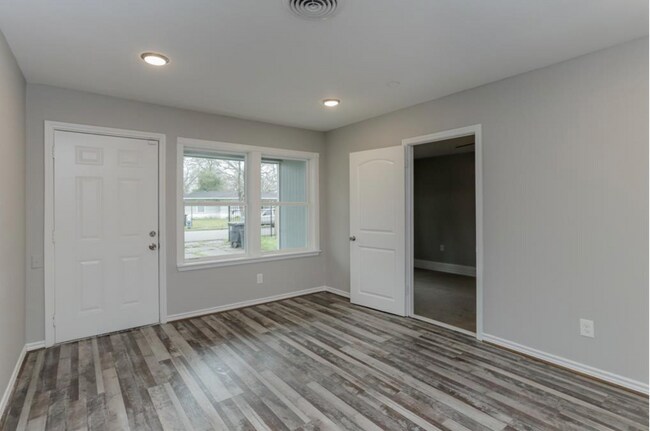 Building Photo - 5635 Belarbor St
