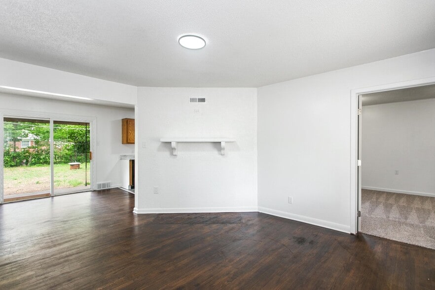 Building Photo - 2807 S Pattie St