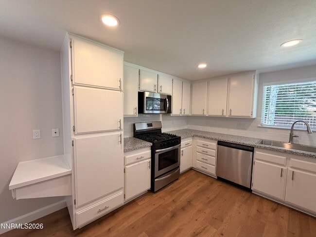 Building Photo - 795 Twin Pines Ct