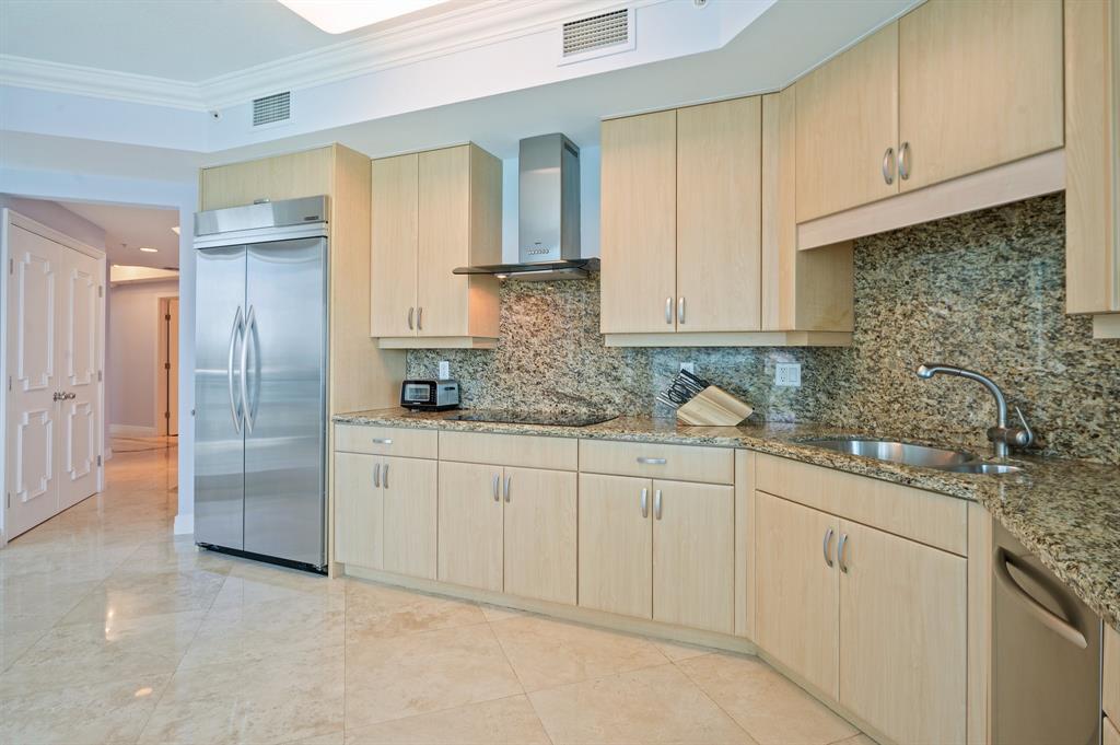 Building Photo - 1430 S Ocean Blvd