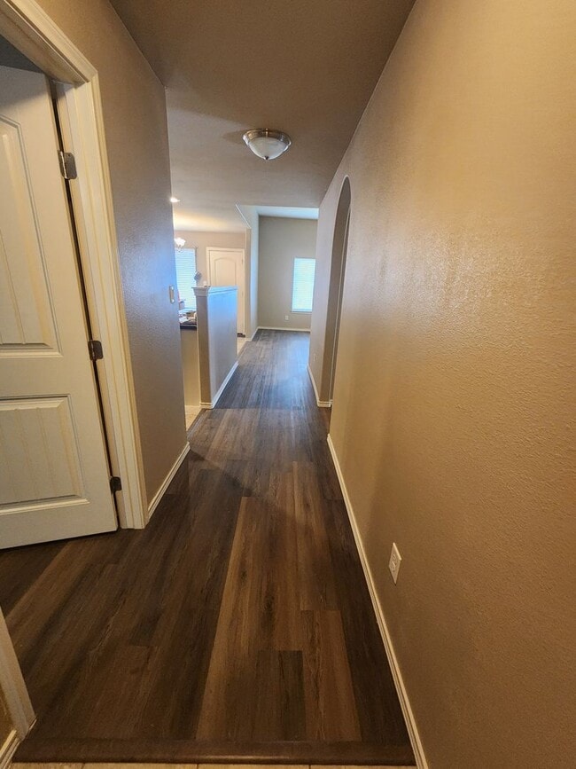 Building Photo - Beautiful 4 bedroom