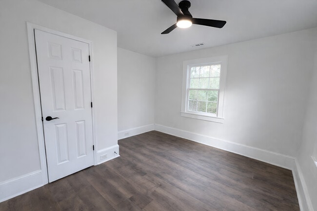 Building Photo - Stanley