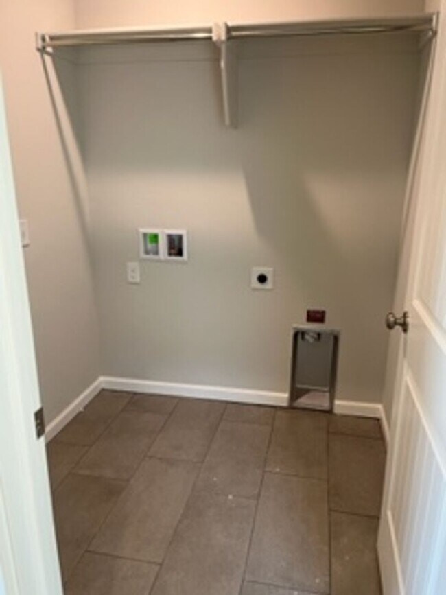 Building Photo - Enchanting New Home