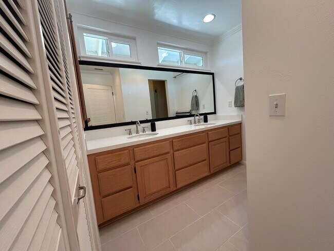 Building Photo - 3816 Hartung Ct