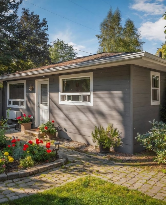 Building Photo - 1410 E Ash Ave