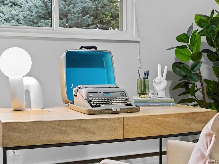 Building Photo - 9156 E Stanford Pl