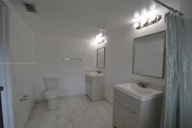 Building Photo - 5040 SW 13th St