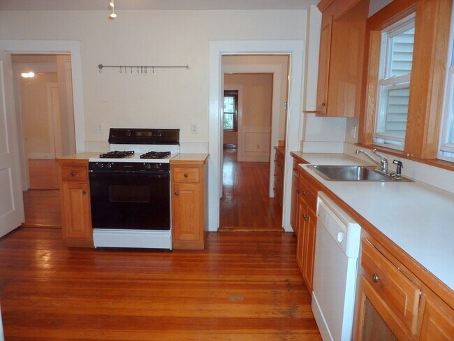 Building Photo - 121-123-123 Hammond Rd