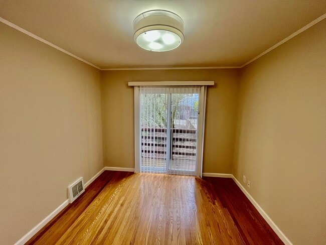 Building Photo - PM0392