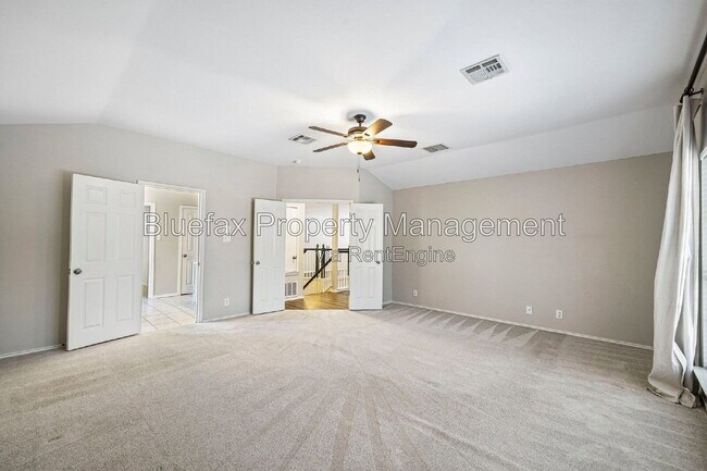 Building Photo - 315 Hollow Grove
