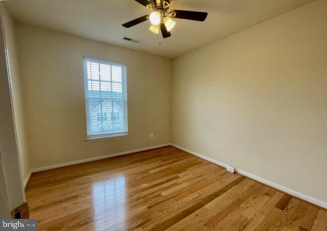 Building Photo - 9058 Two Bays Rd