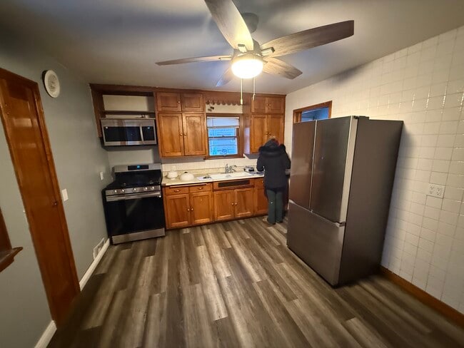 Building Photo - 1720 S 59th St