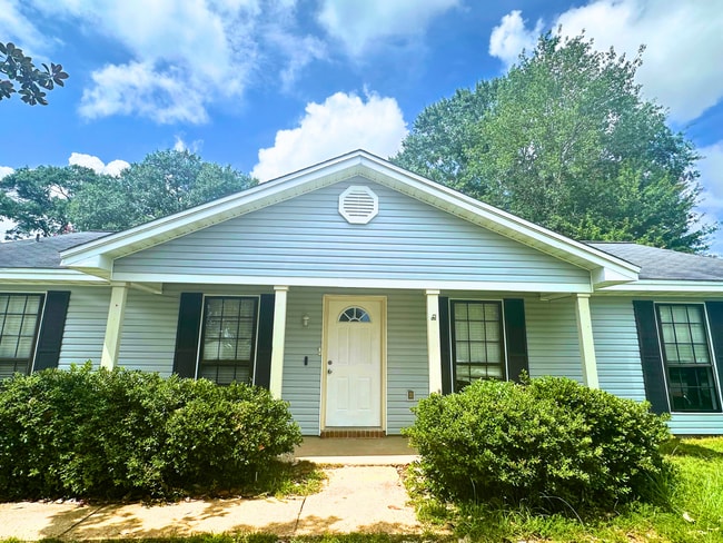Building Photo - 9730 Trailwood Dr S