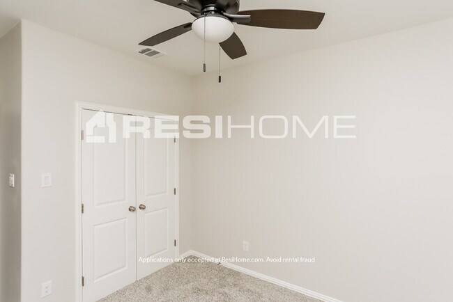 Building Photo - HOME FOR RENT!