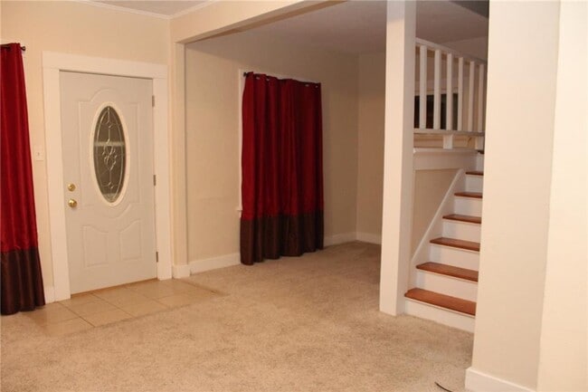 Building Photo - COMING SOON-2 Bedroom 1 Bathroom Home-1520 D Ave NE