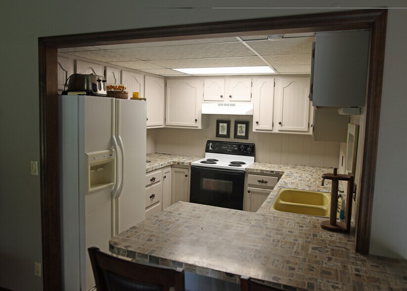 Building Photo - 8267 Riverside Dr