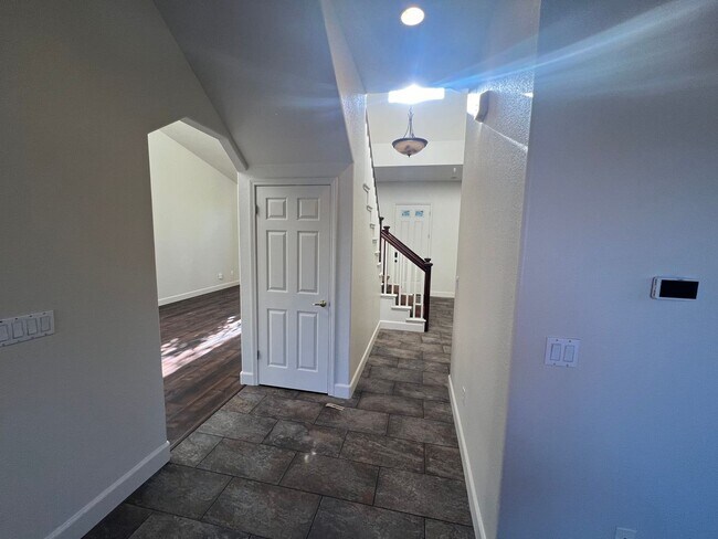 Building Photo - West Davis Four Bedroom Two Story Home ava...