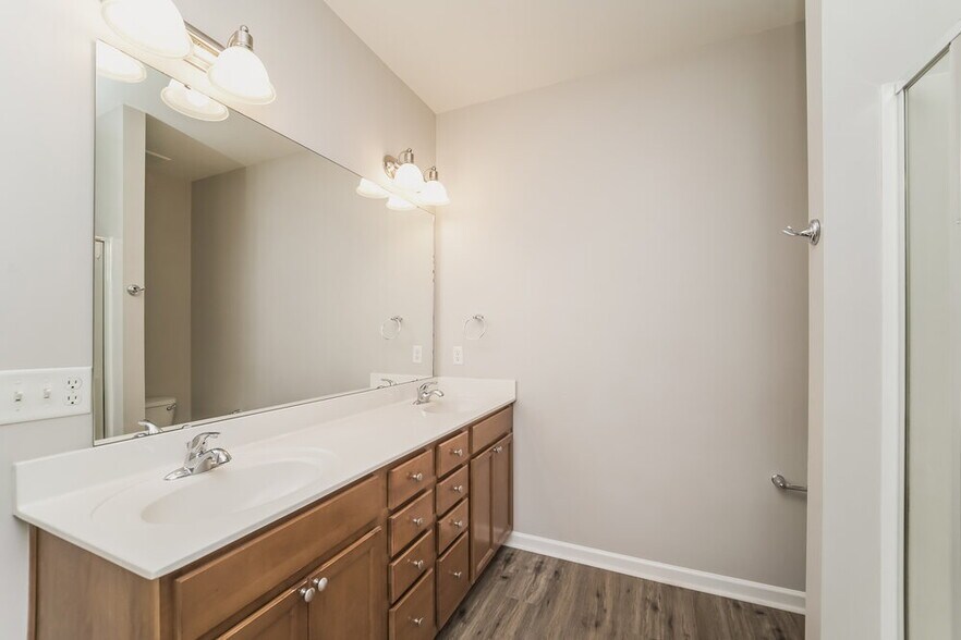 Building Photo - 701 Hicklin Dr