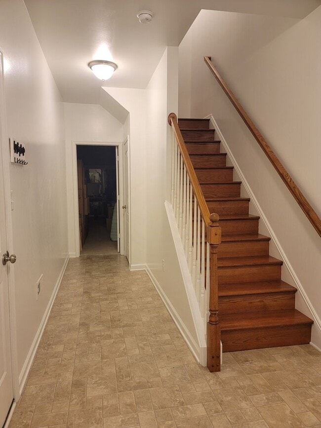 Building Photo - 3 bedroom 2 1/2 bath Townhouse in Bayberry