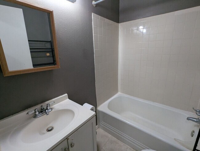 Building Photo - Central Lubbock Home