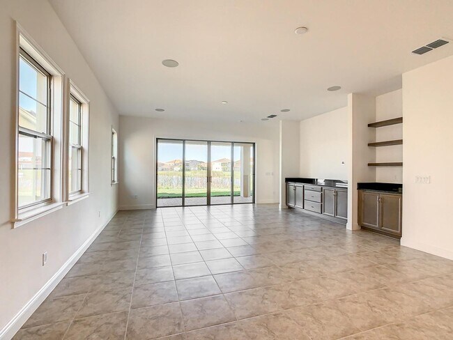 Building Photo - Eagle Creek Luxury Home