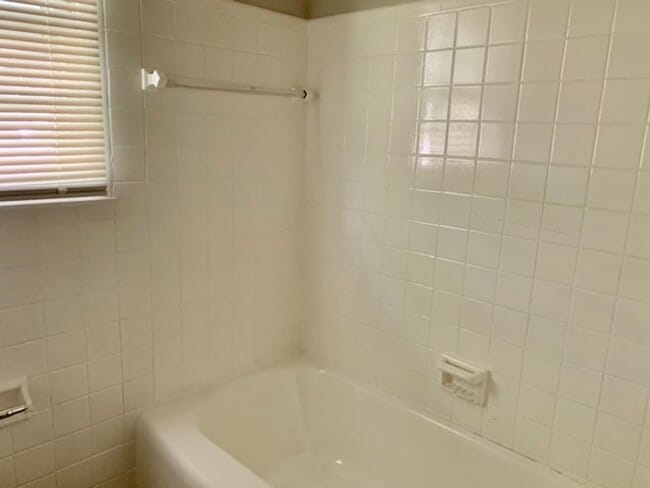 Building Photo - THREE BEDROOM/TWO BATH SPACIOUS RANCH - CO...