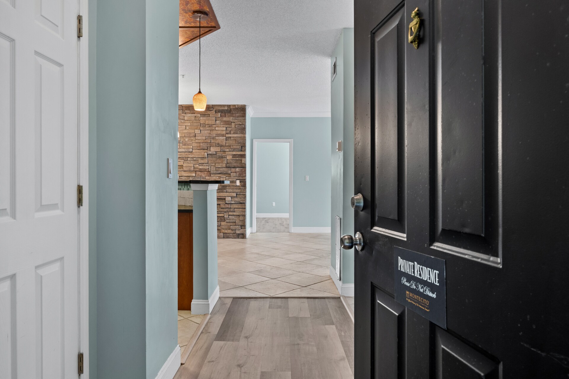 Building Photo - 2208 Walden Park Dr