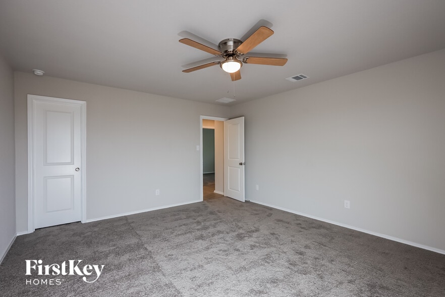 Building Photo - 10803 Prusiner Dr