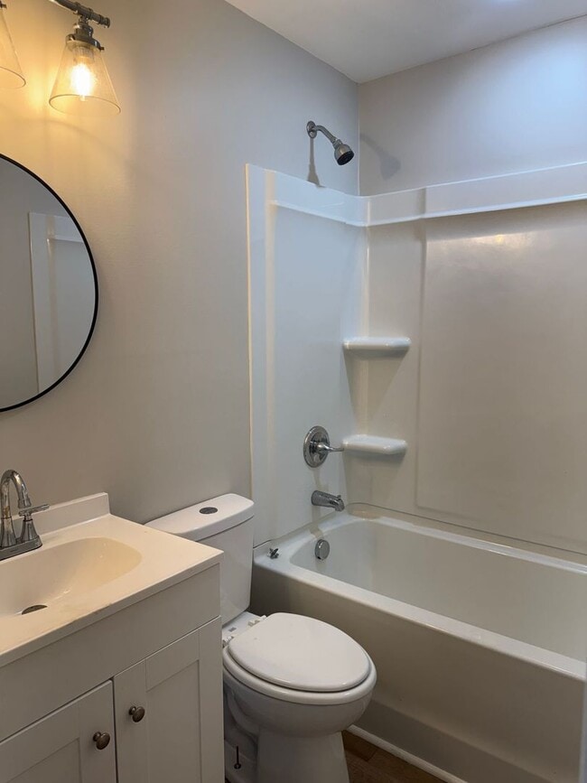 Building Photo - Great Home Conveniently Located! 3 Bed 1 B...